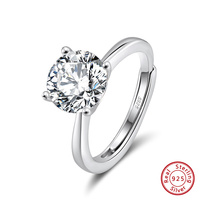 Bague ajustable en argent S925 plaqué rhodium, avec grande moissanite taille émeraude couleur D VVS1, sertie sur quatre griffes rondes - Prix de gros