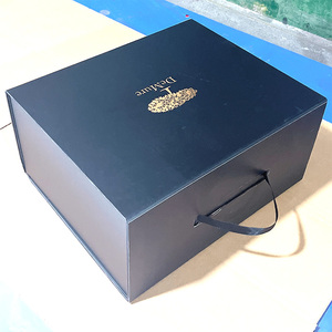 กล่องบรรจุภัณฑ์แม่เหล็กพับได้ขนาดใหญ่แบบกำหนดเอง พร้อมกล่องของขวัญงานแต่งงานแบบแม่เหล็กสำหรับเสื้อผ้า - Product Image 3