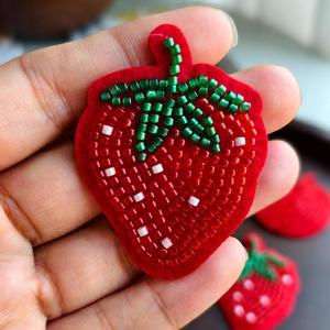 Patch de créateur pour femmes, motif fraises, design coloré et original, personnalisable, rétro, haute qualité, pour fêtes - Product Image 2