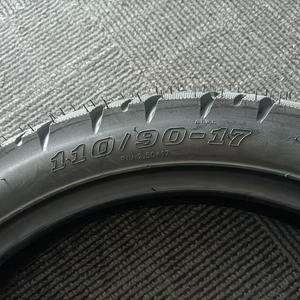 Nouveau modèle de conception 110/90-17 Pneus de caméra à air <span class=keywords><strong>pour</strong></span> <span class=keywords><strong>moto</strong></span> tout-terrain 17 pouces avec chambres à air Accessoires de <span class=keywords><strong>moto</strong></span> - Product Image 4