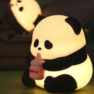 Lámpara Nocturna Infantil Creativa con Diseño de Panda, Moderna, LED, Portátil, Recargable por USB, de Silicona, para Dormitorio, Guardería y Hogar - Product Image 1