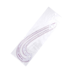 Regla curva de plástico Comma Ruler 3234 para la creación de patrones de prendas y herramienta de corte. - Product Image 1