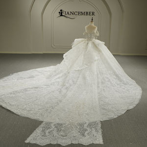 Vestido de Novia Moderno GT26017 con Lentejuelas, Borlas, Escote Corazón, Estilo Imperio, Encaje Floral y Cristales - Product Image 3