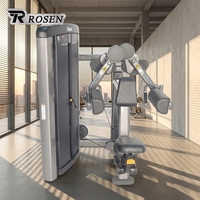 Machine à exercices pectoraux et du deltoid arrière ROSEN Fitness pour la musculation des pectoraux et des épaules en salle de sport commerciale