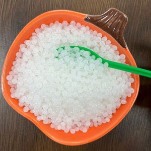 เม็ดพลาสติกโพลีเอทิลีนความหนาแน่นต่ำชนิดเส้นตรง LLDPE M3804RU เกรดสัมผัสอาหารชนิดทนทานสูง สำหรับถังเก็บน้ำ มีสินค้าในสต็อก - Product Image 1