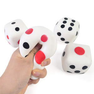 Jouet anti-stress en mousse souple à rebond lent, cube de 5,8 cm pour les jeunes, les adultes et les bureaux - Product Image 1