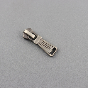 Chất Lượng Cao Ba Lô #3 #5 #8 4 5 4.5 Kẽm Hợp Kim <span class=keywords><strong>Zip</strong></span> Kéo Dây Kéo Thanh Trượt Đầu Kim Loại Tùy Chỉnh Thép Không Gỉ Dây Kéo Puller - Product Image 6