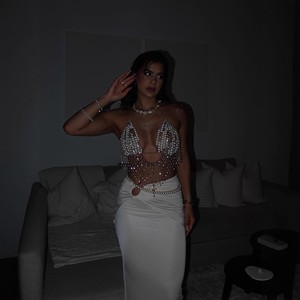 Top Bohémien Corto con Perle e Design Traforato, Gioiello per il Corpo, Outfit Trendy per Festival Estivi - Product Image 2