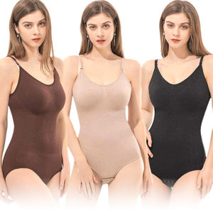 Vente en gros - Nouveauté : Combinaison de sport et de yoga pour femme, confortable, dos nu, amincissante et sculptante - Product Image 1