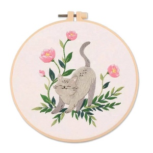 Kit de démarrage DIY XIXI pour débutants pour broderie animale (chat) et fleurs sur cercle en coton et polyester faites à la main - Product Image 5