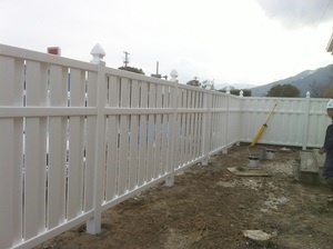 Panneau <span class=keywords><strong>de</strong></span> clôture semi-privé en PVC pour un équilibre parfait entre l'ombre et l'air libre dans votre jardin - Product Image 5