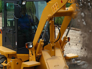 <span class=keywords><strong>Mini</strong></span> <span class=keywords><strong>chargeur</strong></span> frontal électrique 820TE 2 tonnes avec <span class=keywords><strong>chargeur</strong></span> - Product Image 6