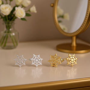 E4316 Orecchini a Perno a Forma di Ragnatela in Oro Bianco, Gioielli Unisex di Tendenza dal Design Moderno - Product Image 2