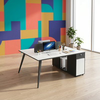 Poste de travail modulaire simple et moderne en PVC pour 4 personnes avec écran de séparation, boîte de câblage ignifuge et design minimaliste