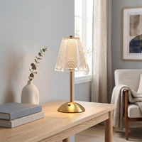 Lampe de table LED moderne en métal, 3 températures de couleur, abat-jour en acrylique en forme de fleur, éclairage décoratif doré pour chambre, salon, mariage