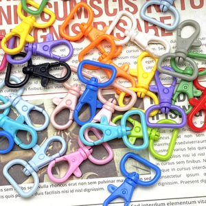 Hebillas de plástico coloridas para bolsos y accesorios, ganchos giratorios duraderos para llaveros - Product Image 1
