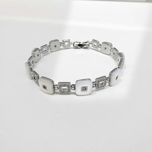 Pulsera de plata 925 OEM con baño de rodio geométrico, piedra preciosa con corte princesa, unisex, estilo hip hop, personalizable, con cadena de eslabones. - Product Image 1