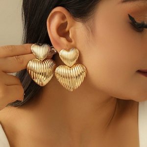Jingciren Boutique European and American personality striped love earrings cold wind metal earrings temperament fashion high-end - Product Image 1