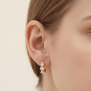 Pendientes de Aro Redondos Chapados en Oro con Microincrustaciones de Zirconia para Fiesta, Joyería para Mujer - Product Image 1