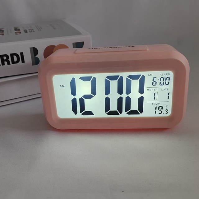 Hot Selling Electronic Battery Operated Digital Desk Alarm Clock Smart Night Light Temperature 12/24H Snooze LCD Display Bedroom