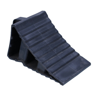 Protector antideslizante para neumáticos de coche, almohadilla anticolisión triangular negra engrosada para freno de estacionamiento - Product Image 2