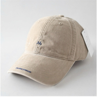 Casquette de baseball décontractée élégante en PVC à 6 panneaux, brodée à la machine avec lettres, à calotte souple, style unisexe pour couples, style personnalisé