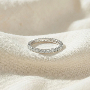 Bague en <span class=keywords><strong>or</strong></span> 10 carats avec 0,2 carat par pièce, sertie <span class=keywords><strong>de</strong></span> pierres synthétiques rondes, style demi-éternité complète ou partielle - Product Image 3