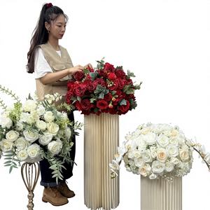 SMOOTH 2024 Nueva Bola de Flores Artificiales de Seda de 10 Pulgadas, Diseño Asimétrico, Rosas Blancas y Rojas para Decoración de Bodas y Fiestas - Product Image 1