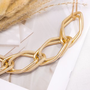 Collier à chaîne épaisse géométrique dorée pour femmes, bijoux de fête en alliage de zinc - Product Image 4