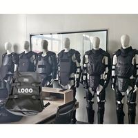 Venta al por mayor de material Oxford de poliéster PE armadura dura de cuerpo completo al aire libre equipo de defensa personal para fines de seguridad