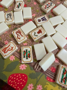 Ensemble de Mahjong de Luxe Ava Factory, Tuiles de Mahjong Américaines en Acrylique Gravées sur Mesure, Lapin Blanc, pour Soirée de Jeu en Famille, Cadeau de Fêtes - Product Image 1