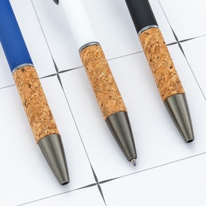 Stylos à bille en bois à grain de bois personnalisés en gros, 1,0 mm, stylos rétractables en aluminium multicolores avec fonctionnalité tactile - Product Image 3