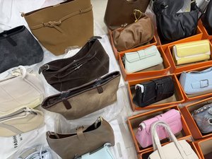 Sacs en gros 2026 : Nouveaux arrivages, stock ancien, sacs à main pour femme, sacs à bandoulière d'occasion, assortiment aléatoire - Product Image 4