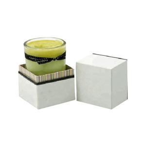 Boîte cadeau de luxe personnalisée en carton recyclé pour flacon de parfum, avec gaufrage, revêtement UV et doublure en éponge - Product Image 4