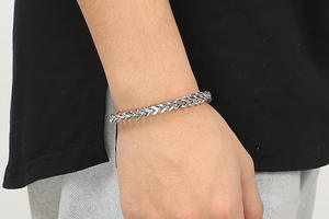 Bijoux <span class=keywords><strong>de</strong></span> Mode Religieux Élégants en Gros Collier et Bracelet Chaîne à Maillons Franco en Acier Inoxydable Plaqué Or 18K pour Homme - Product Image 6