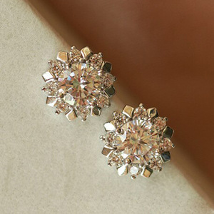 Orecchini a Perno a Forma di Girasole per Donne, Brillanti Orecchini a Fiore, Gioielli di Moda per Uso Quotidiano - Product Image 2