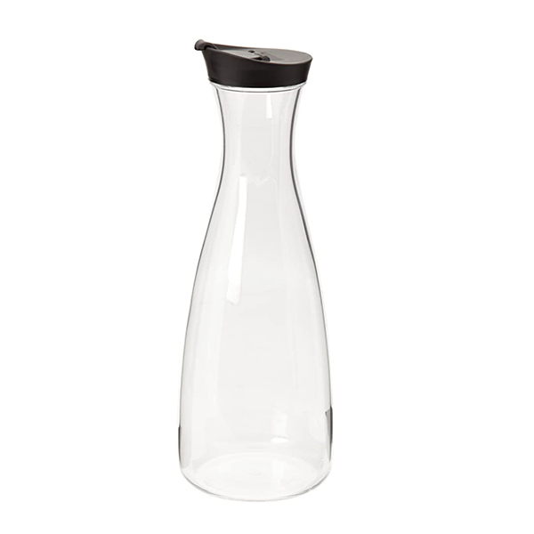 Botella plástica de la jarra con la tapa