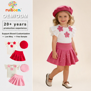 Set di <span class=keywords><strong>Abbigliamento</strong></span> Estivo Personalizzato per Neonata, 3 Pezzi: Maglietta a Costine con Fiori 3D, Culotte e Berretto - Product Image 1