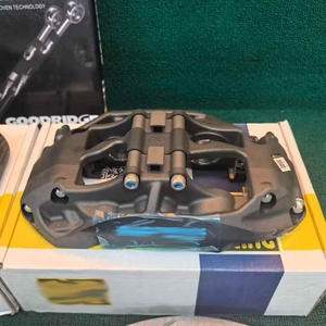 Set di pinze freno anteriori in lega di alluminio forgiato AP Racing 9660 di alta qualità con ventilazione per dischi in acciaio per Toyota - Product Image 3