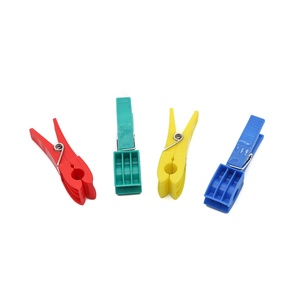 Fabrication de pinces à vêtements en plastique colorées de haute qualité avec poignée souple - Product Image 2