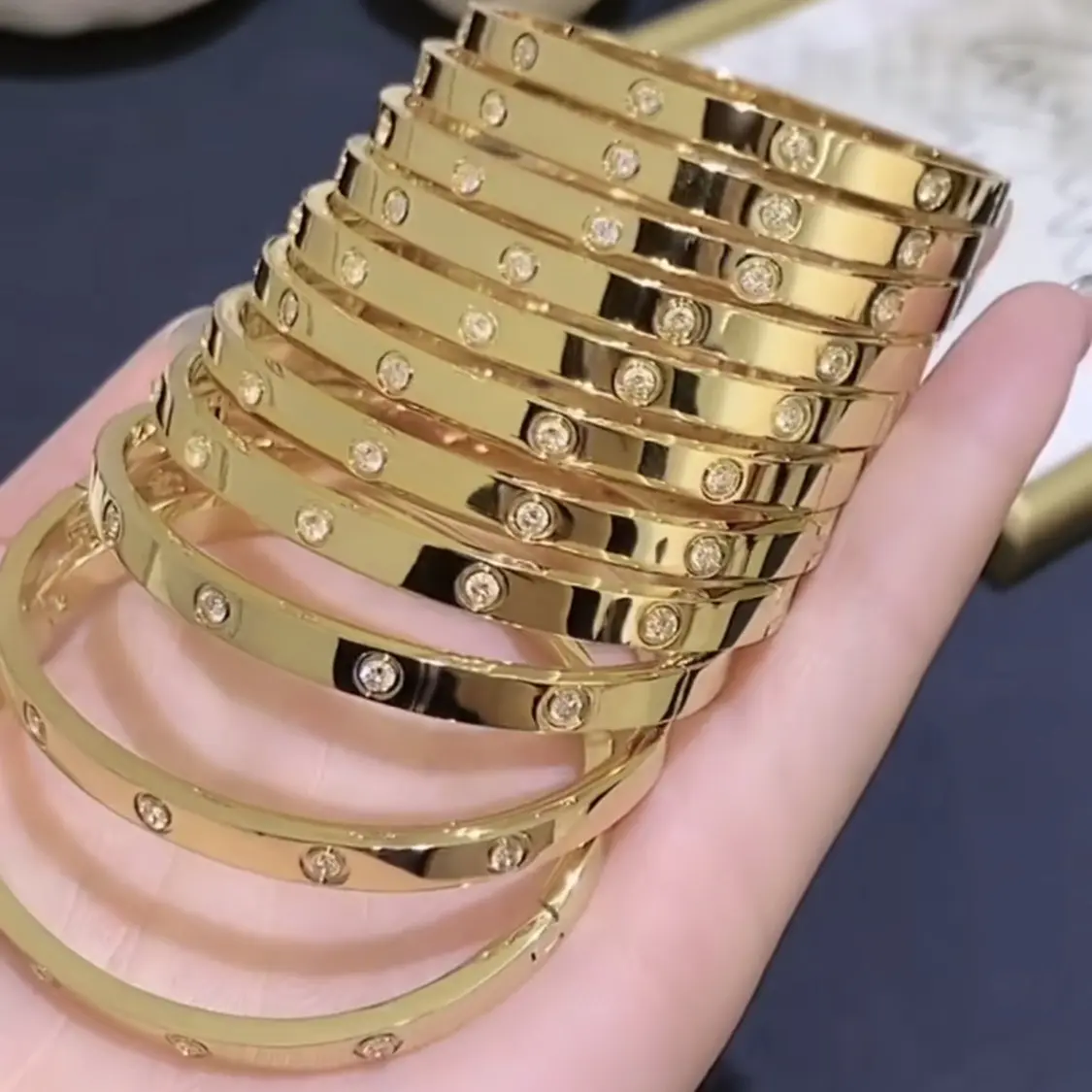 Joyería ovalada de diseño clásico para mujer, brazalete de acero inoxidable dorado de 18k con zirconia