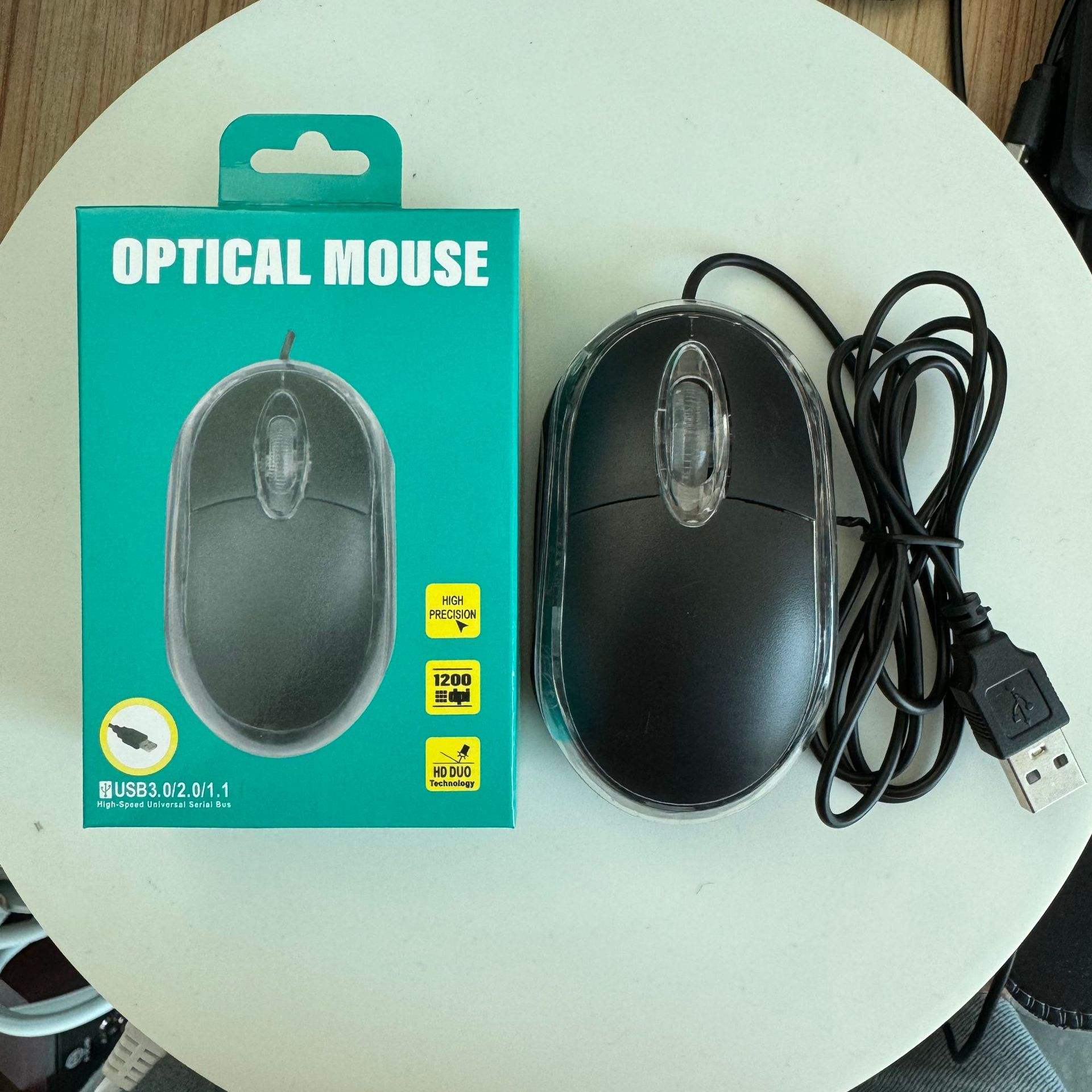 Pequeño fotoeléctrico con envases coloridos