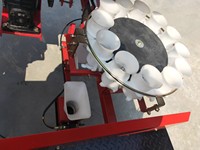 Machine à repiquer les légumes/semis motorisée à haute efficacité Lions pour choux/tomates, à haute productivité