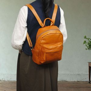 Sac à dos en cuir véritable pour femme, marron, léger, avec bandoulière, décontracté, usage quotidien, collection Printemps 2026 - Product Image 1