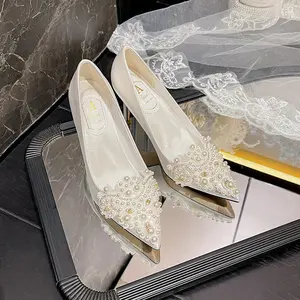 Zapatos de boda de satén de seda para mujer, calzado de vestir con perlas de punta estrecha, elegantes y con clase, para banquetes, tacones altos, tacones de aguja