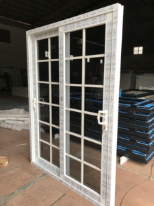 Porte coulissante en PVC de style français à double vitrage avec design grillagé, porte UPVC pour la maison - Product Image 1