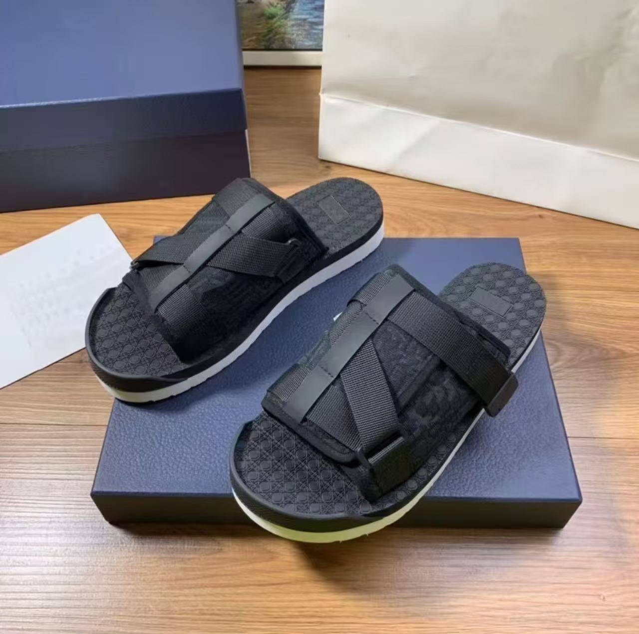 Shop Wholesale Beach Walk Slippers Casual Durable