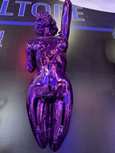 Una sensación del futuro escultura LED personalizada tendencia de moda popular para bares KTV Escultura futura - Product Image 4