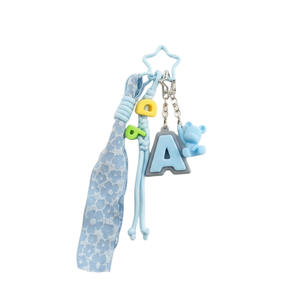 Porte-clés Ours Alphabet Bleu Imprimé en 3D avec Ruban Floral et Fermoir Étoile, Breloque de Sac en PLA, Accessoire Y2K Balletcore Doux et Cool, Cadeau Personnalisé - Product Image 2