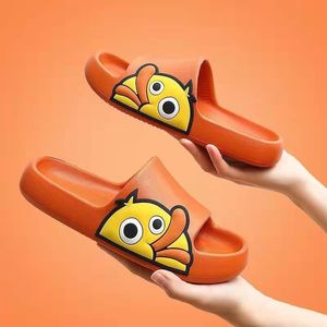 Tendance Mode – <span class=keywords><strong>Sandales</strong></span> de Plage d'Été pour Femmes et Hommes – Claquettes en EVA Motif Canard Dessin Animé à Semelle Épaisse – Chaussures de Bain en PVC pour Hommes et Garçons – Chaussons - Product Image 6